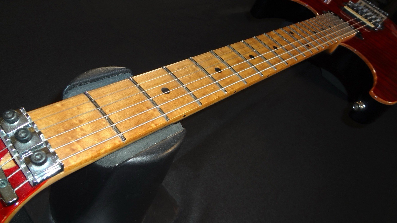 Suhr Modern Trans Red Quilt Maple Top – Roasted Birdseye Neck – Gotoh Floyd Rose