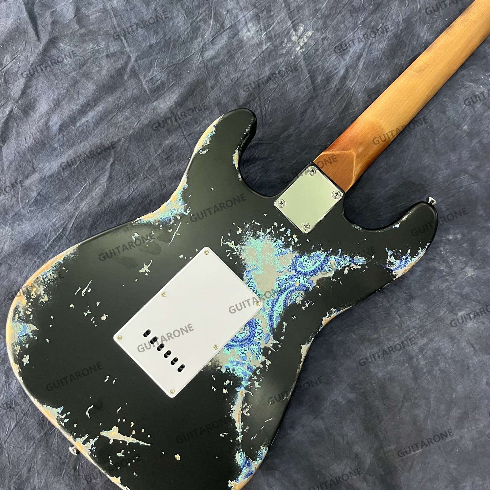 Aged Finsih Electric Guitar SSH Pickups Stainless Fret Paisley Finish Solid Body