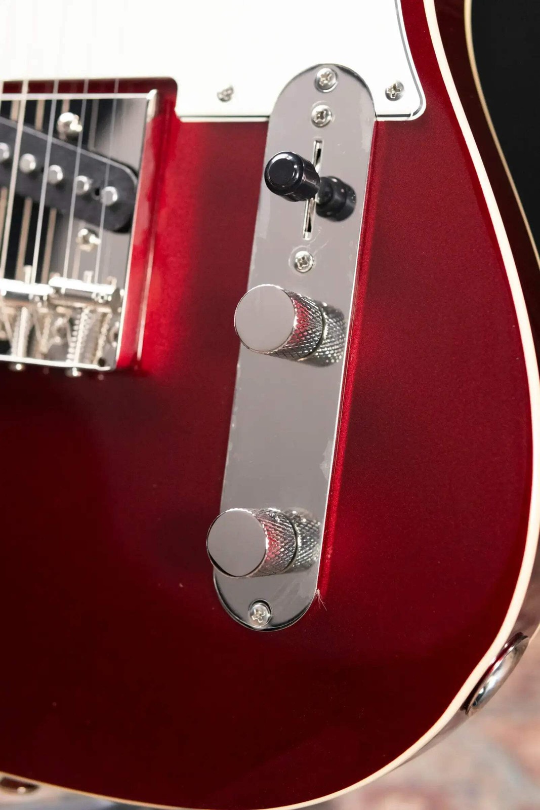 Squier Classic Vibe Custom Esquire Electric Guitar – Candy Apple Red