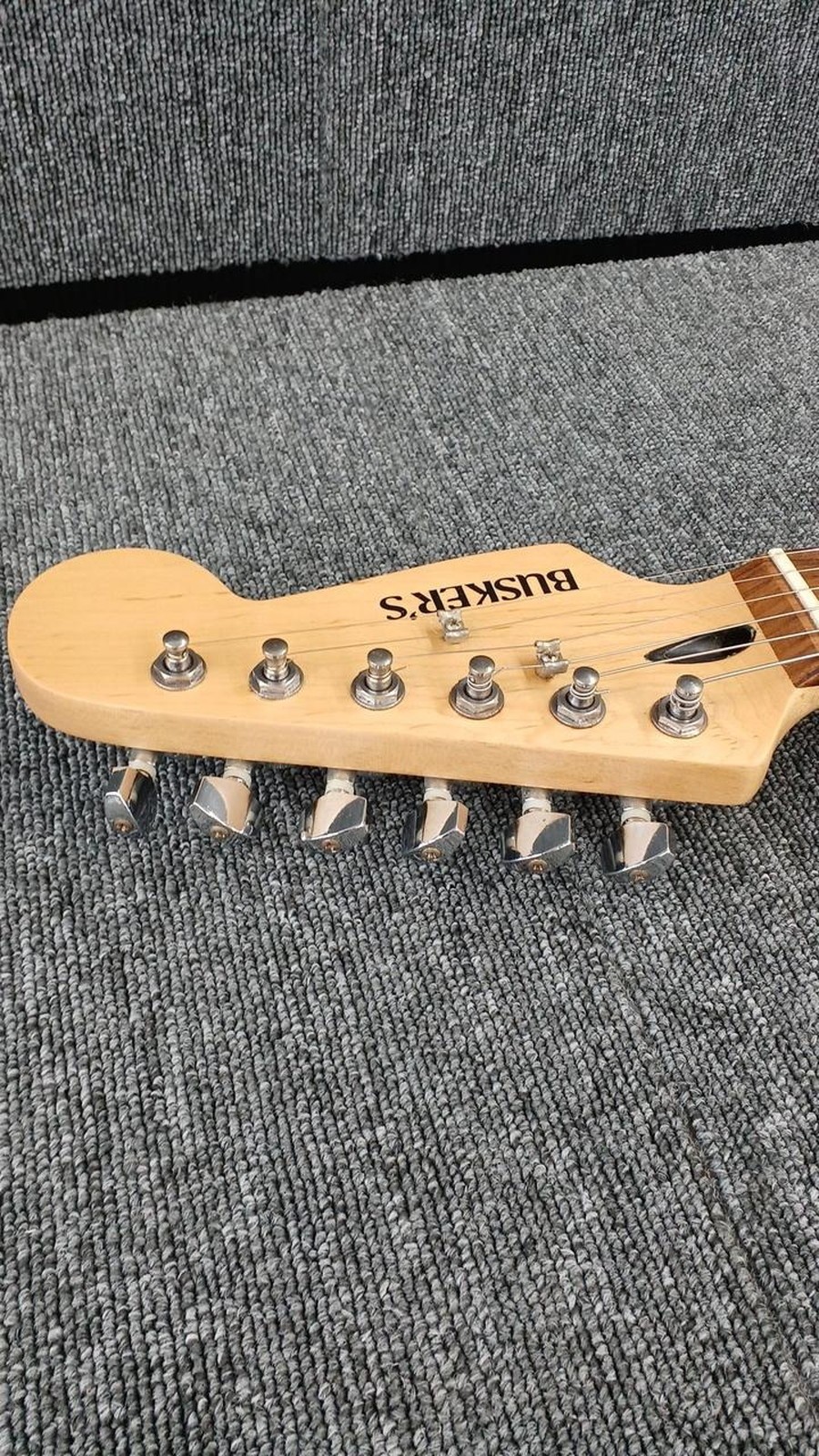 BUSKER’S ST Used Poplar body Maple neck Engineering wood fingerboard Red