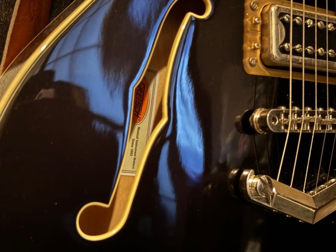Gretsch G5622 Double-Cut V-Stoptail Black Gold Guitar Case Included