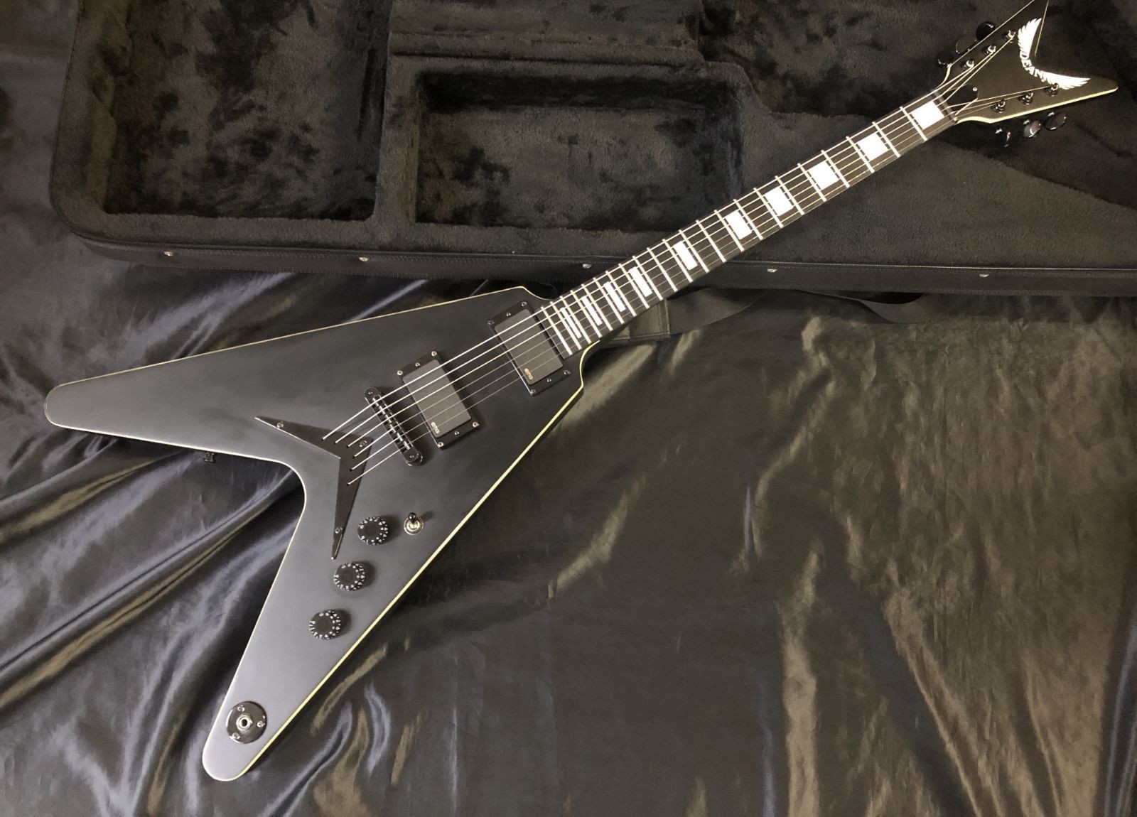 Dean V Stealth Black Satin Electric Guitar EMG 81/85 Set-Neck with Case Japan