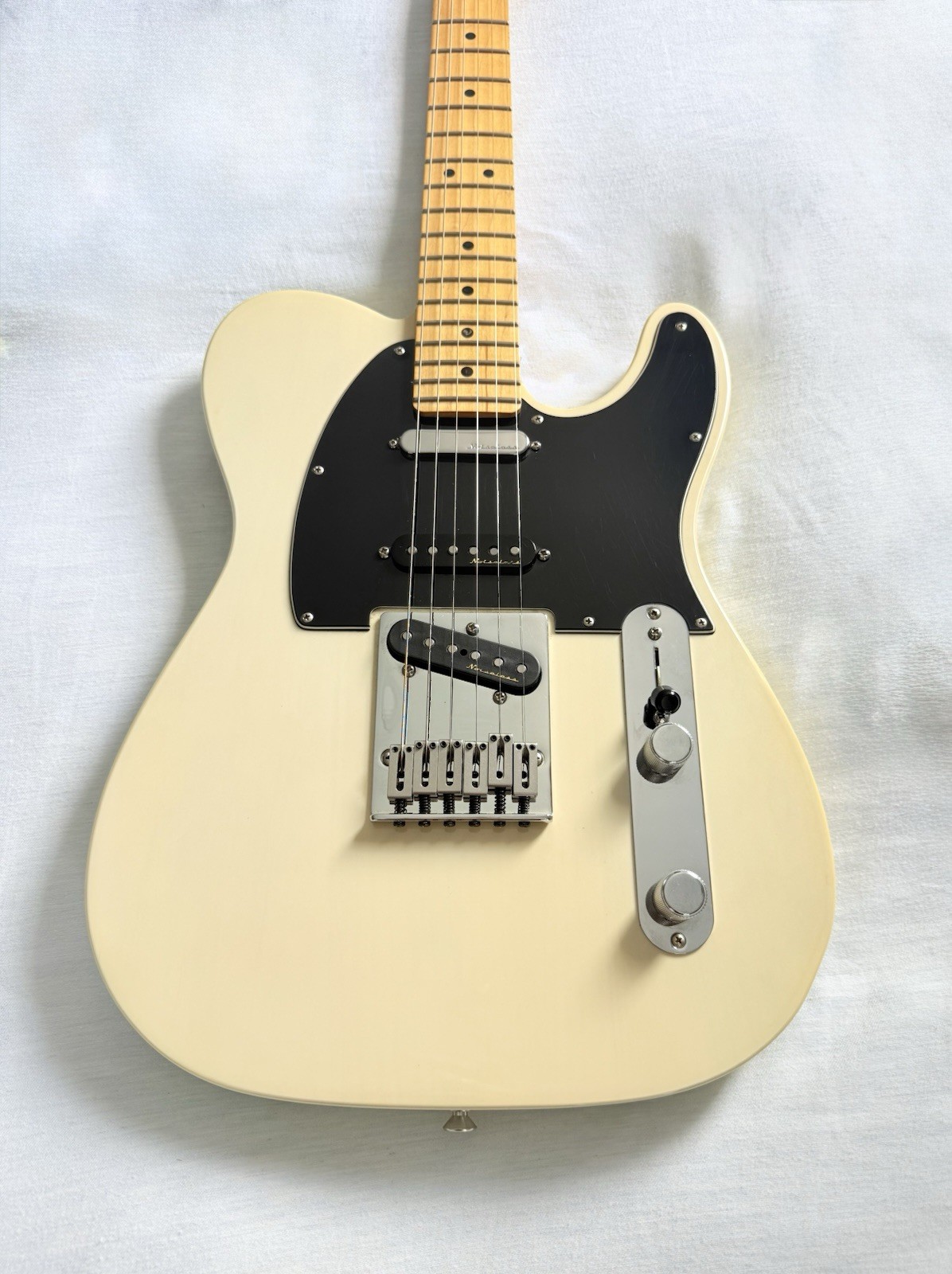 Deluxe Nashville Telecaster®, Maple Fingerboard, White Blonde