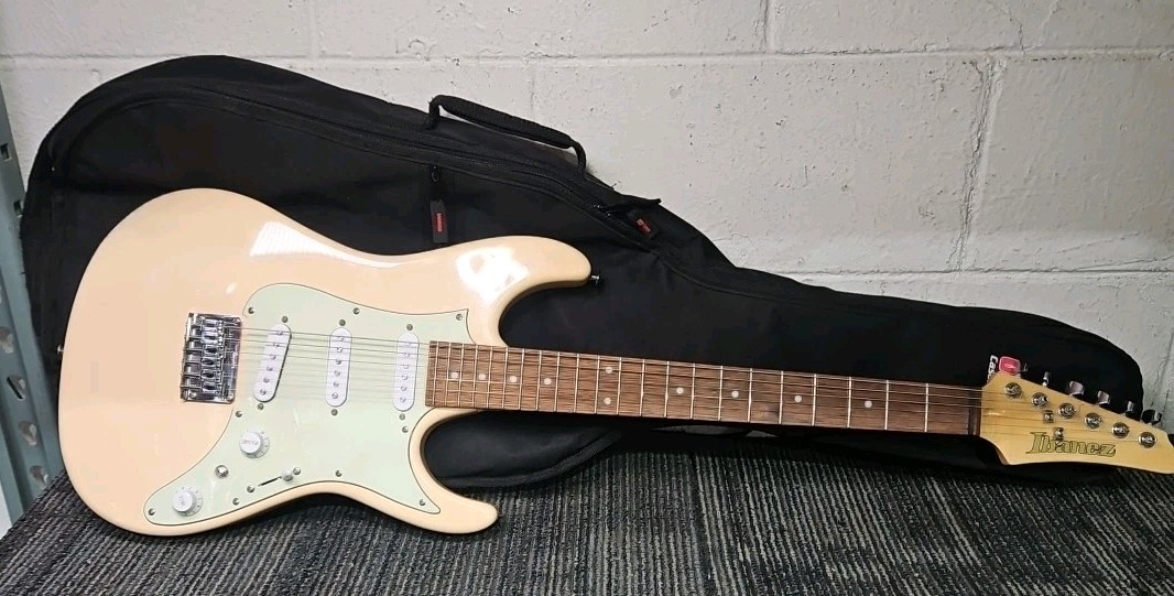 Ibanez AZES31 6-String Electric Guitar with Gig Bag – Ivory