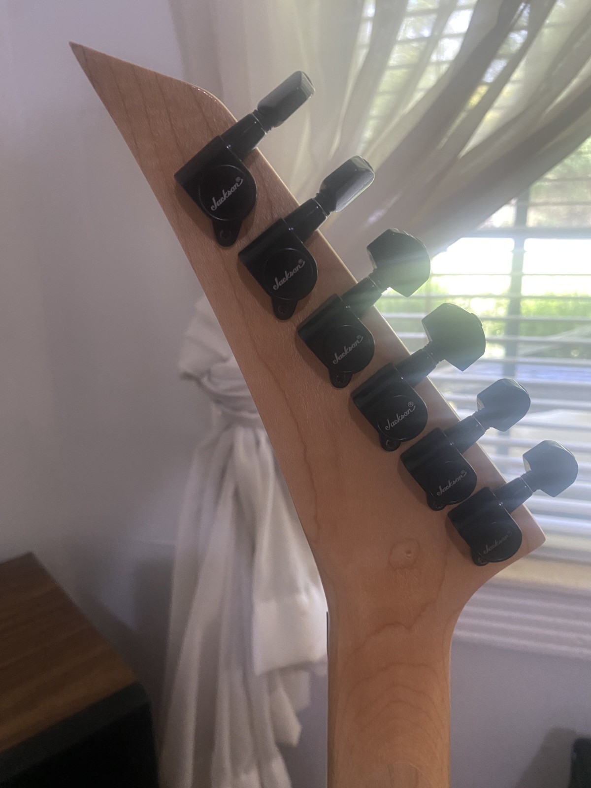 Jackson JS32Q DKA HT