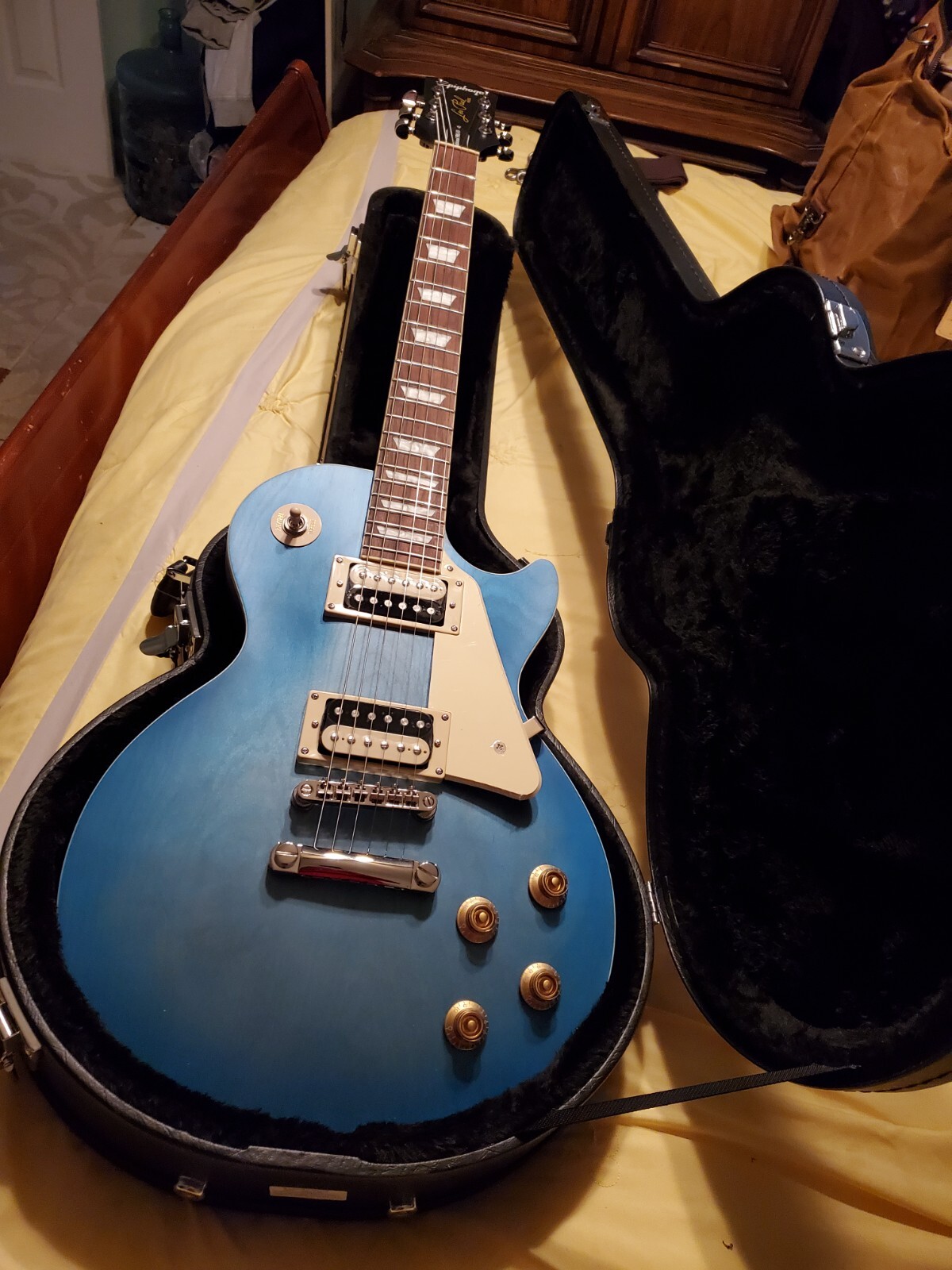 Epiphone Les Paul Traditional Pro WornPacific Blu Hard case Excellent Condition