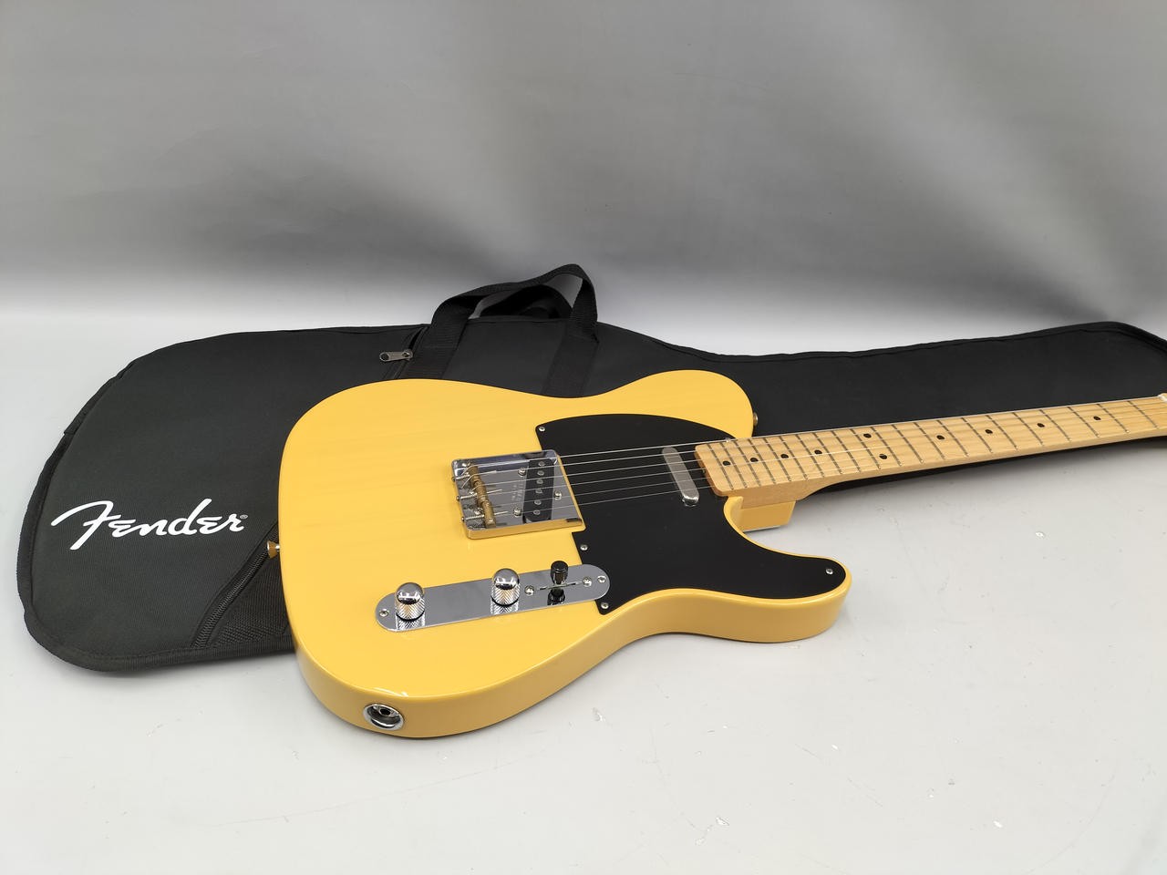 FENDER Traditional II 50s Telecaster-type Electric Guitar-01