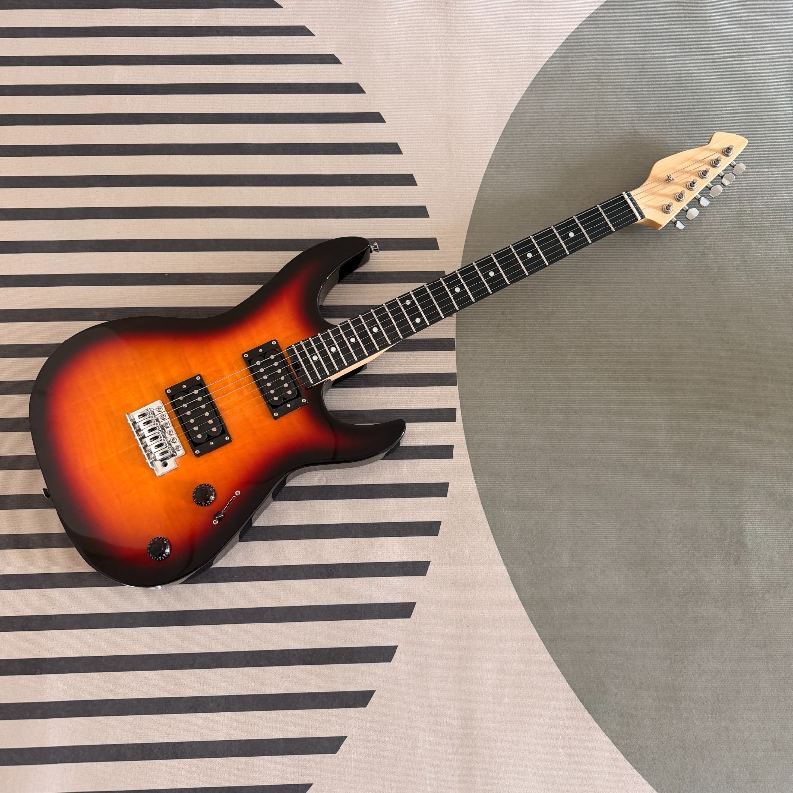 Sunburst Super St style Electric Guitar HH Pickups Flame Maple Top Solid 22fret