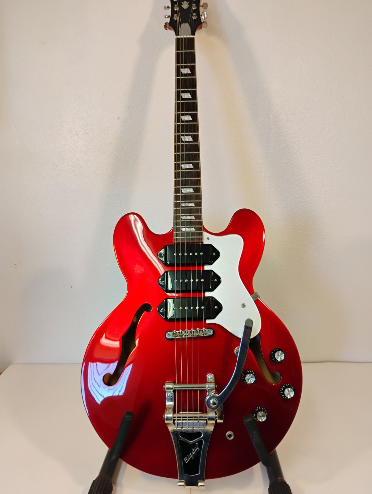 Epiphone Riviera 2014 P93 PR with diamond stitch hardshell case.