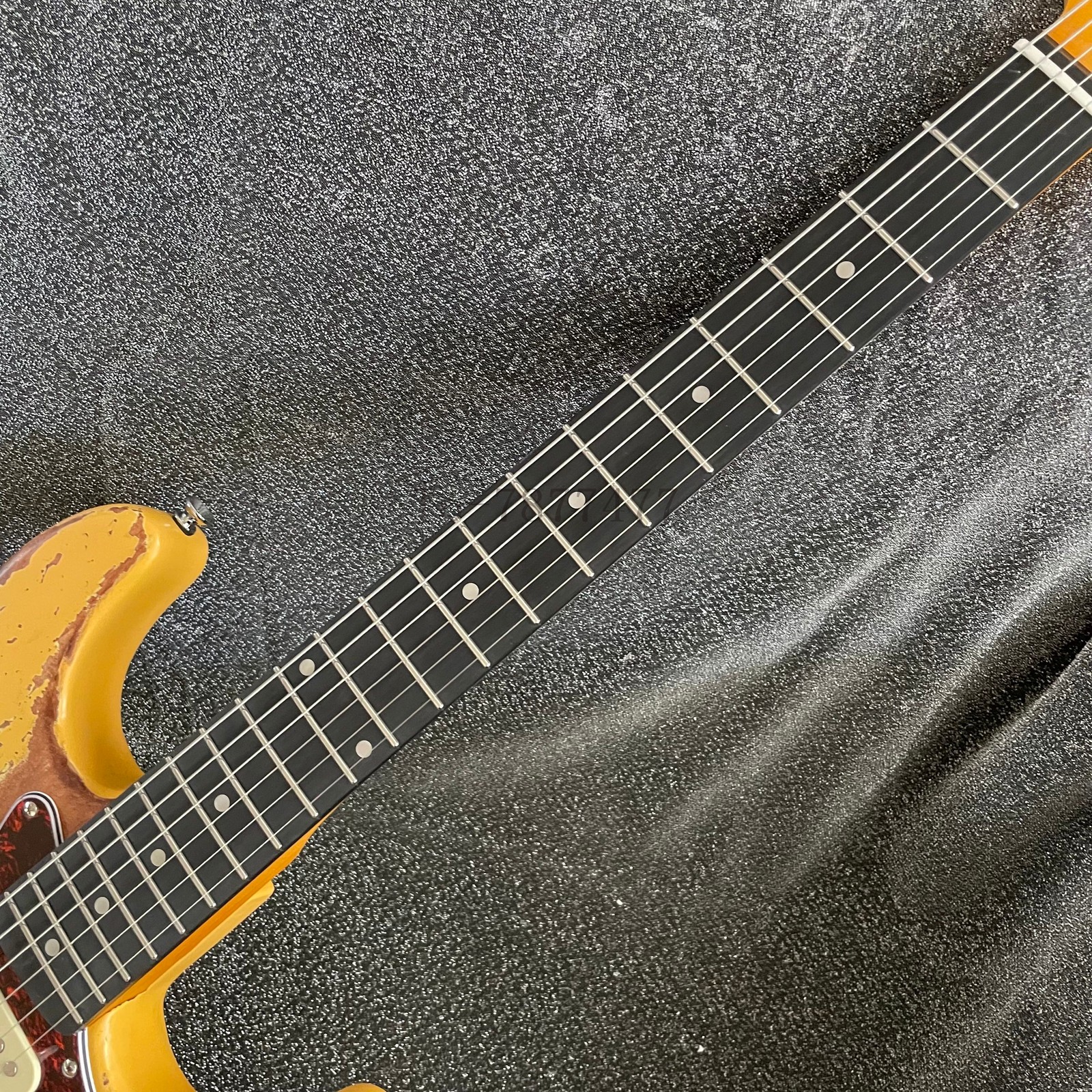 Vintage ST Electric Guitar 3S Pickups Rosewood Fretboard Tremolo Bridge Yellow