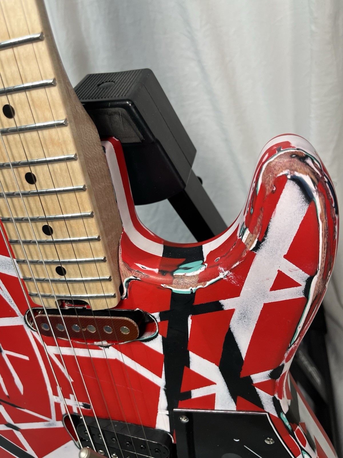 EVH CUSTOM BUILT TRIBUTE GUITAR