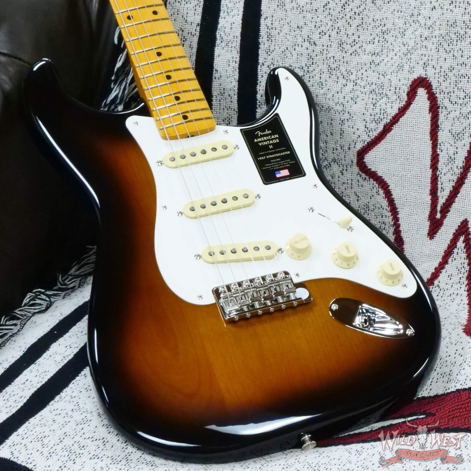 Fender American Vintage II 1957 Stratocaster Maple Neck 2-Color Sunburst 7.65 LB