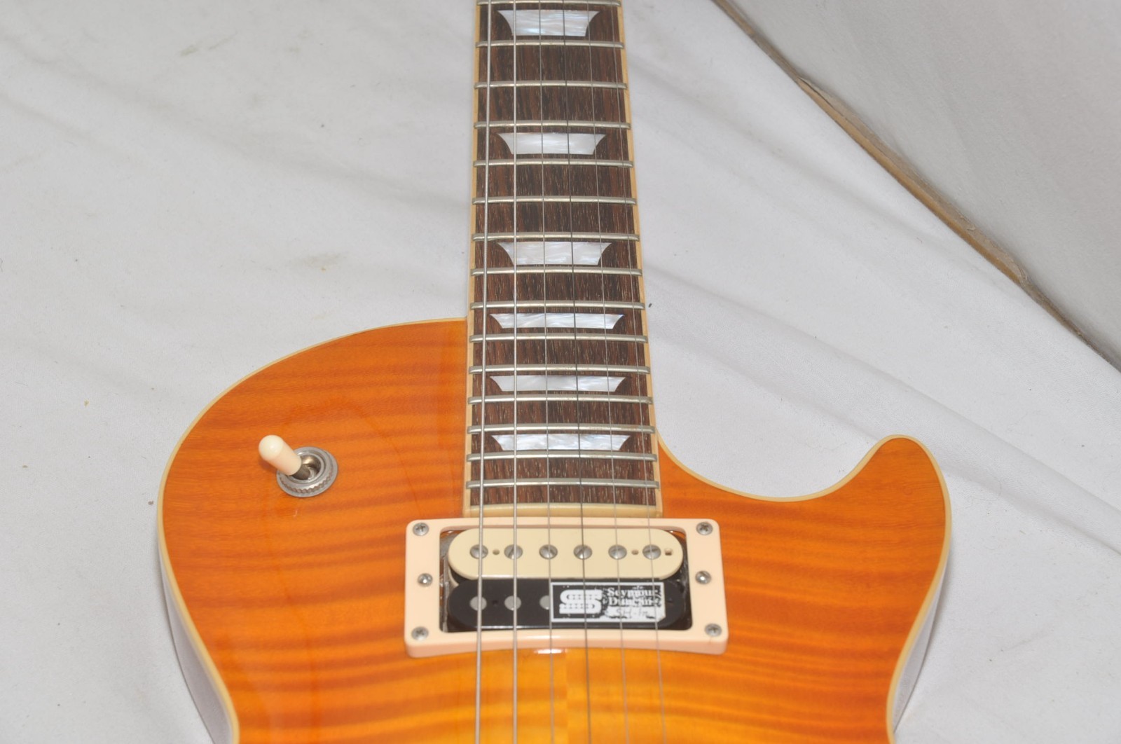 EDWARDS Limited MODEL Electric guitar Ref No 7554