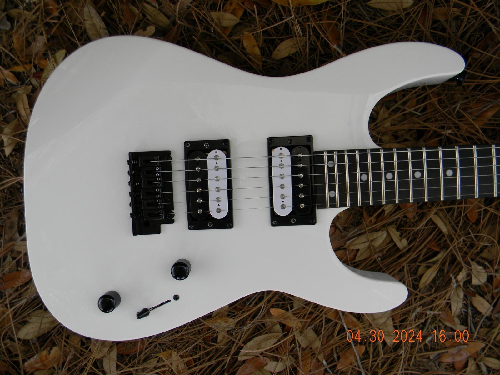 Jackson JS12,Hot Black/White Zebra Humbuckers,Coil Splitting, Black Hardware