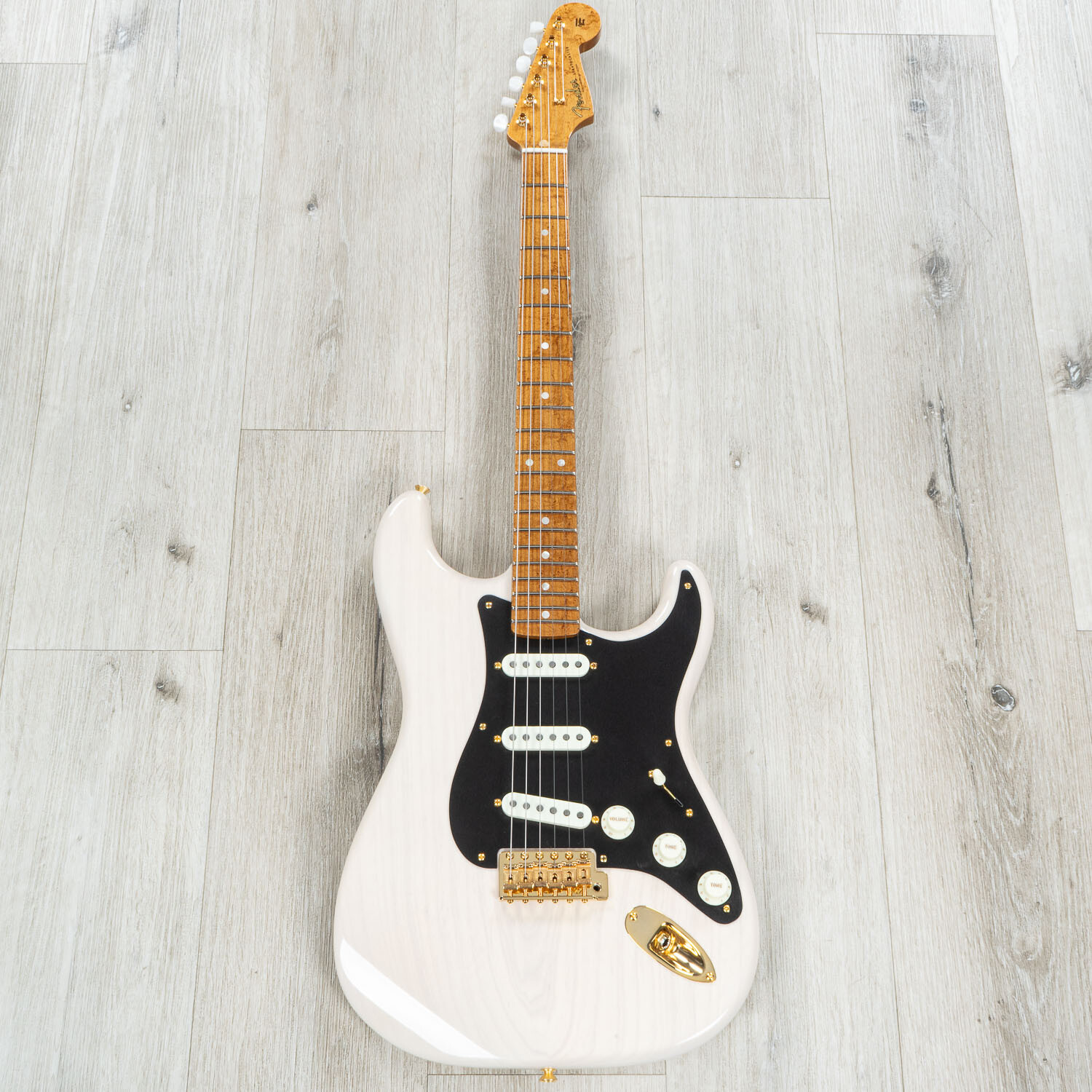 Fender Custom Shop American Custom Stratocaster NOS Guitar, Aged White Blonde