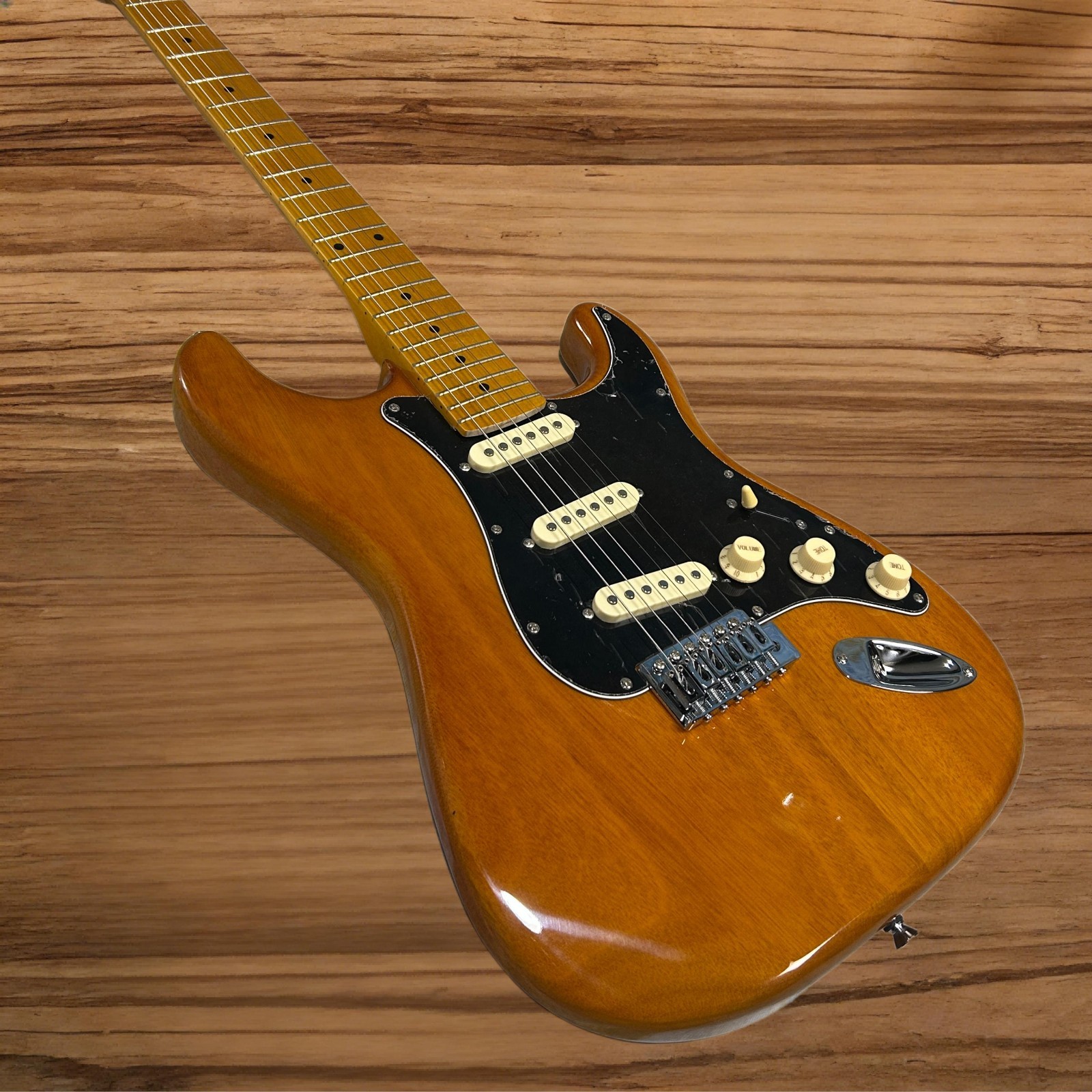 ST Electric Guitar Mahogany Body Maple Fretboard Transparent Yellow Color