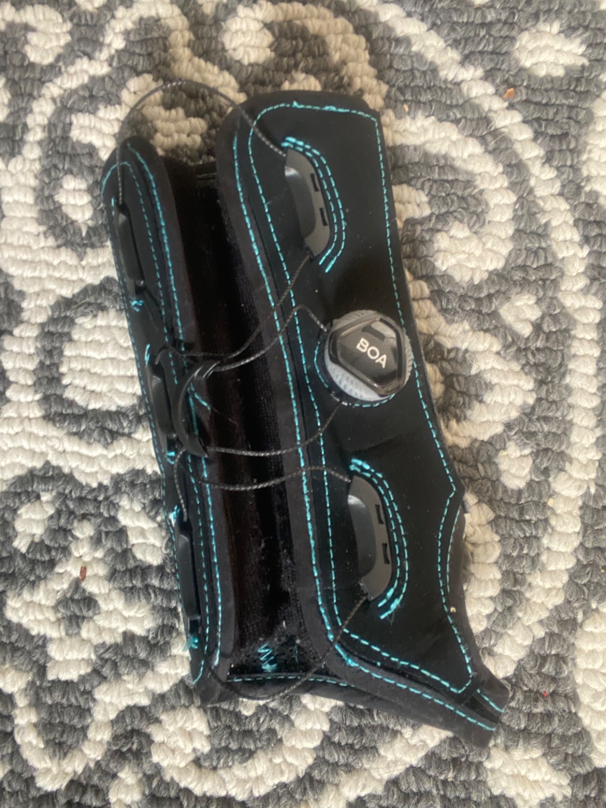 Boa right wrist Brace with Blue and Black color in good condition