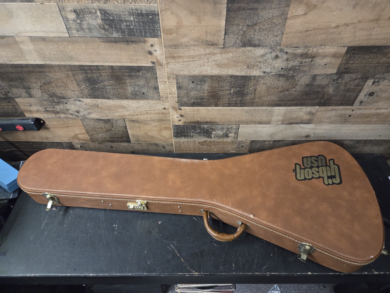 1998 Gibson Flying V ‘67 Cherry w/OHSC 7.3 Lb