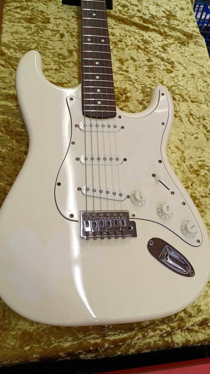 BUSKER’S Stratocaster-type Electric Guitar-01