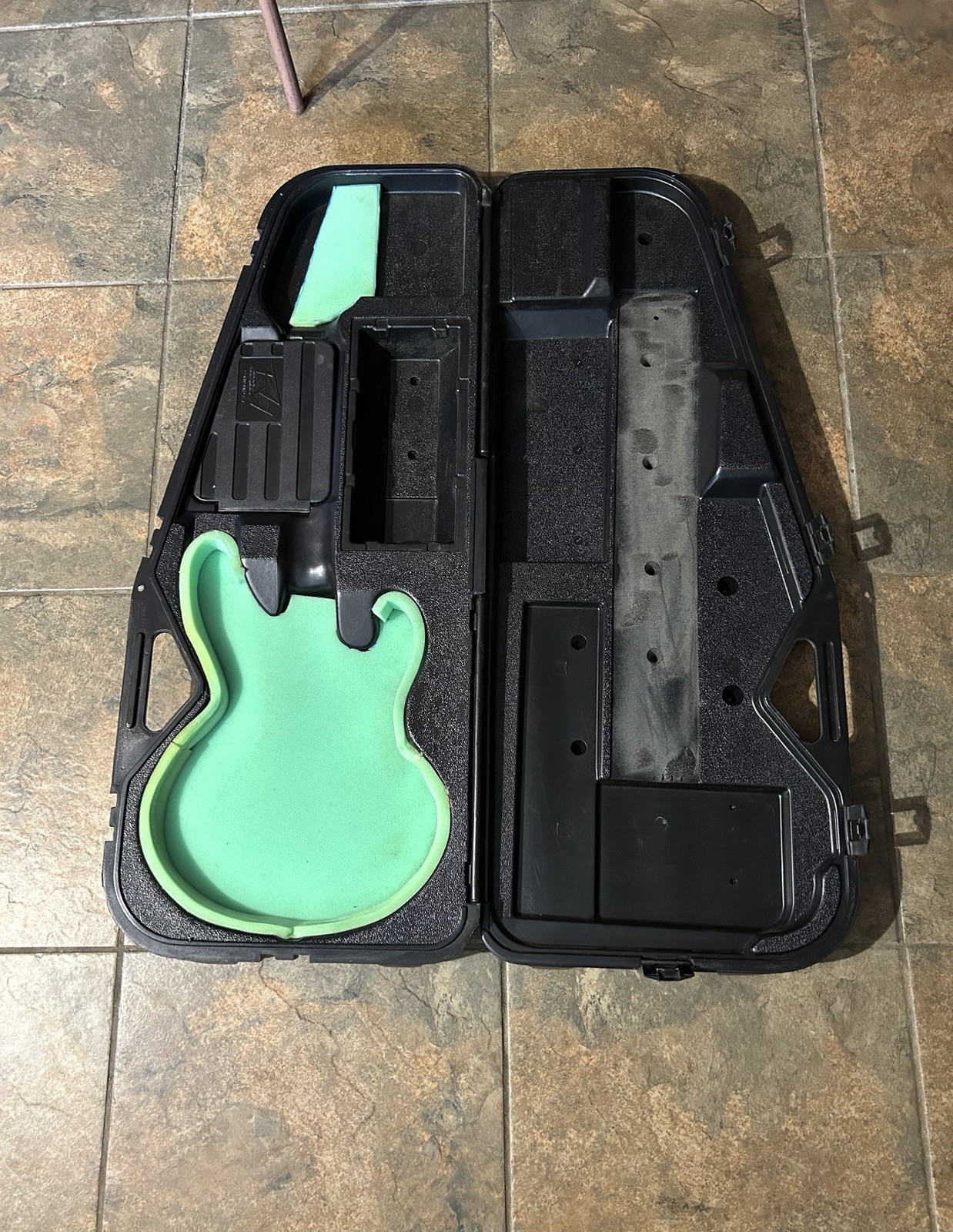 ***PEAVEY T-30 ELECTRIC GUITAR NATURAL WITH CASE***