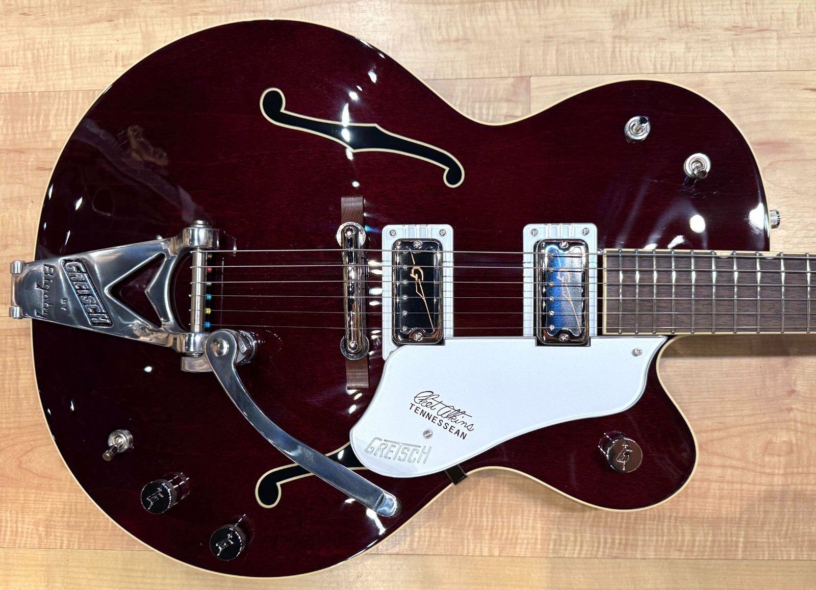 Gretsch G6119T-62 Vintage Select Edition ’62 Tennessean Guitar Dark Cherry Stain
