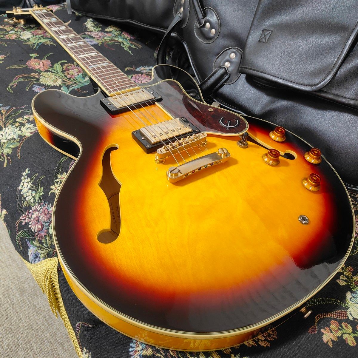 Epiphone Sheraton II VS Semi-Hollow Epiphone