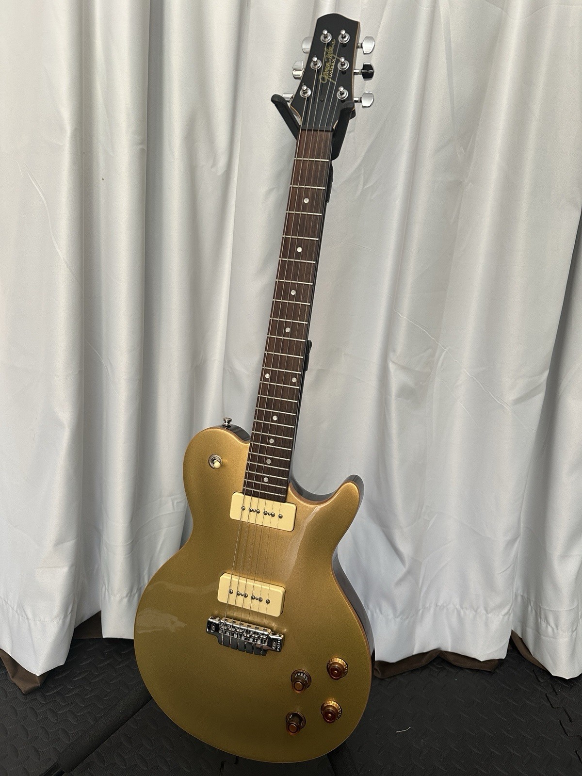 Line 6 James Tyler Variax JTV-59P Gold Top EUC