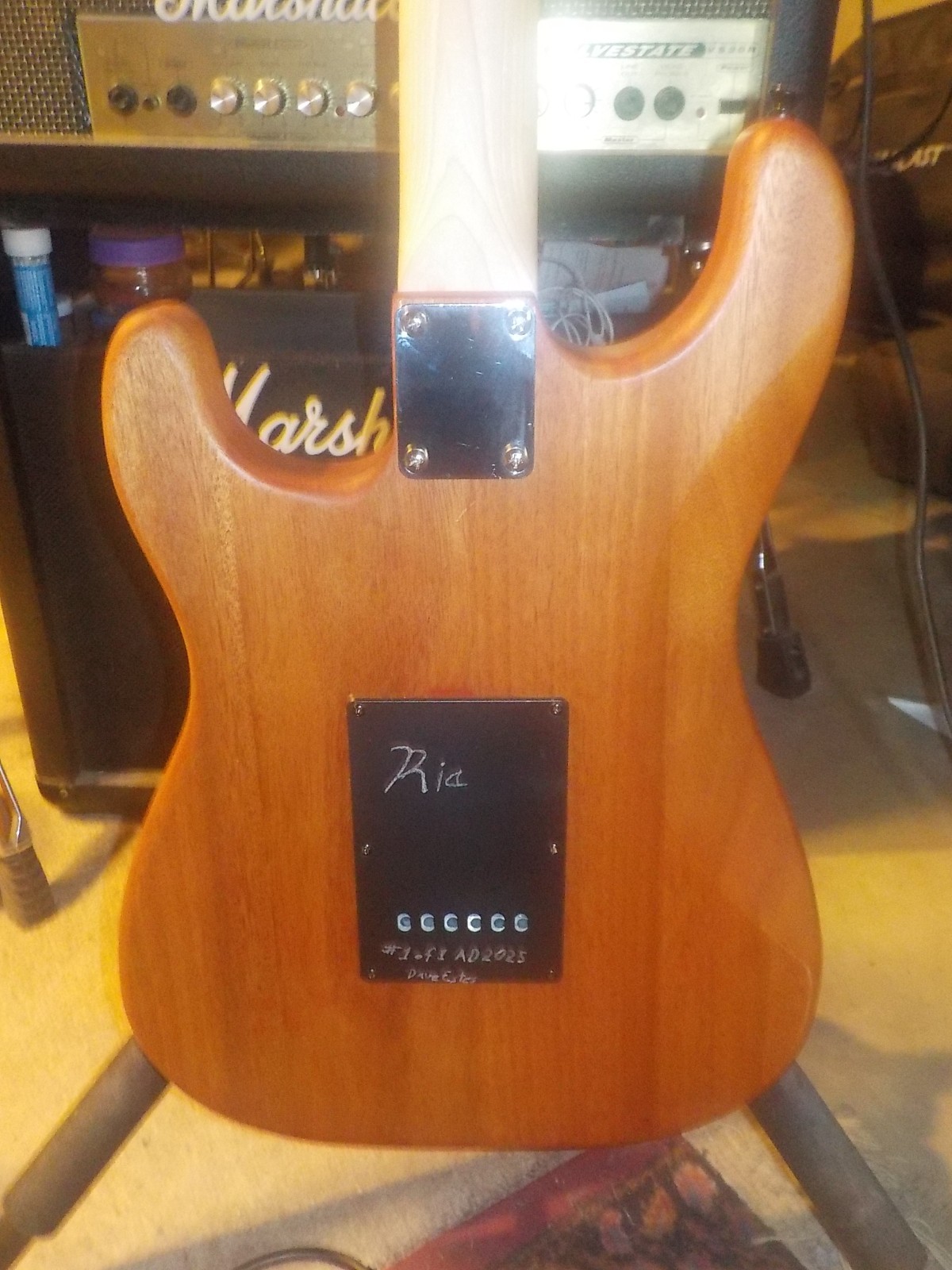 Bright Stratstyle Guitar With Style & Playability! Tone To The Bone!