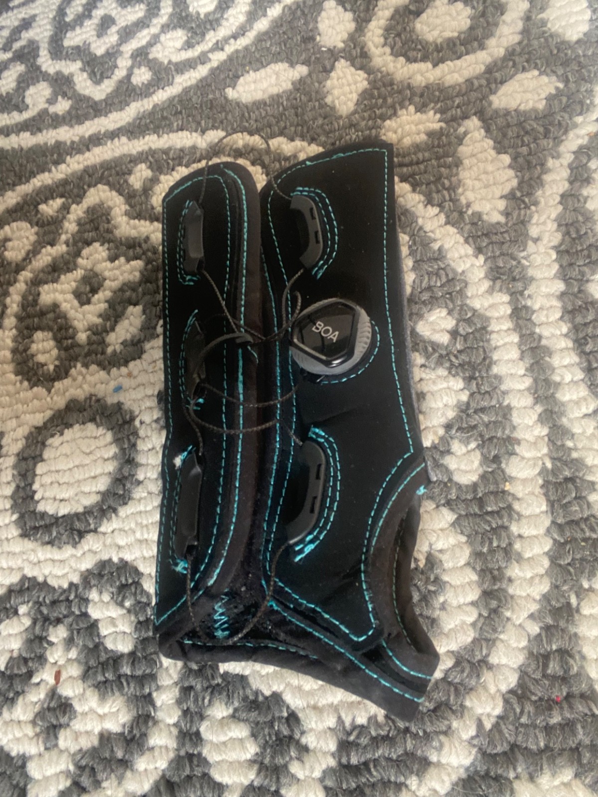 Boa right wrist Brace with Blue and Black color in good condition