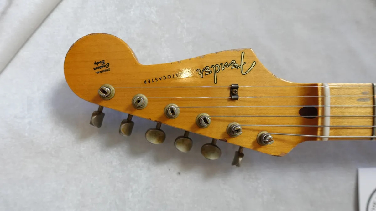 2005 Fender Custom Shop Relic Strat – 6 pounds