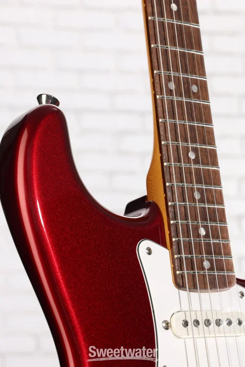 Squier Classic Vibe ’60s Stratocaster – Candy Apple Red