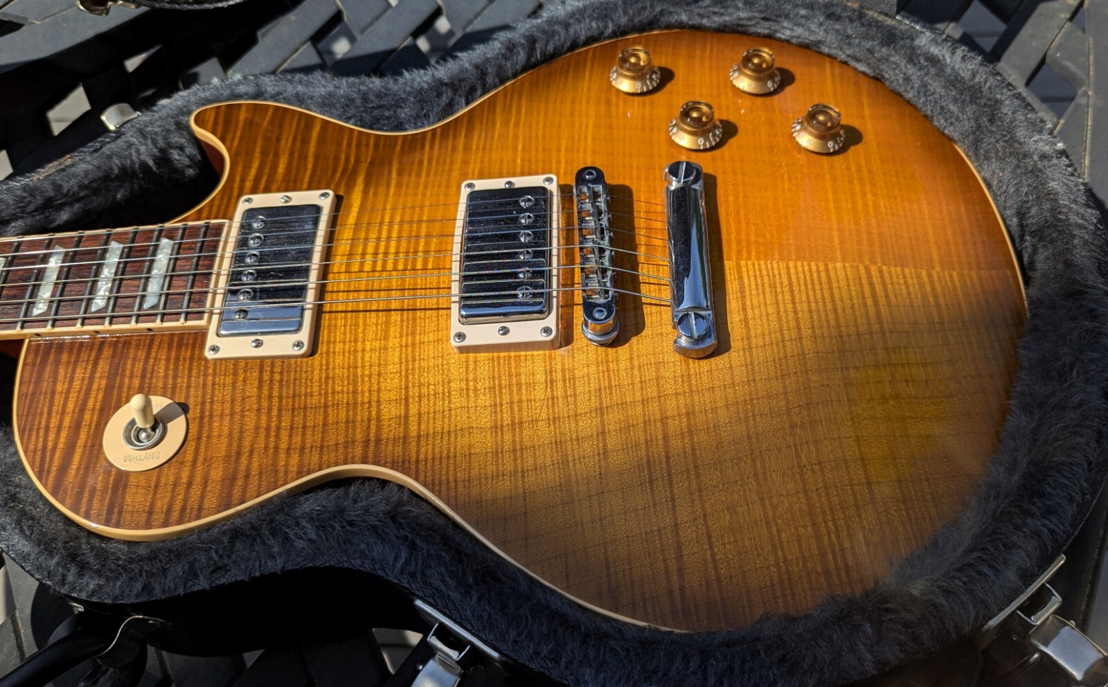 2002 Gibson Les Paul Standard Premium Plus – AAA+ Honeyburst – 8lbs – 9oz