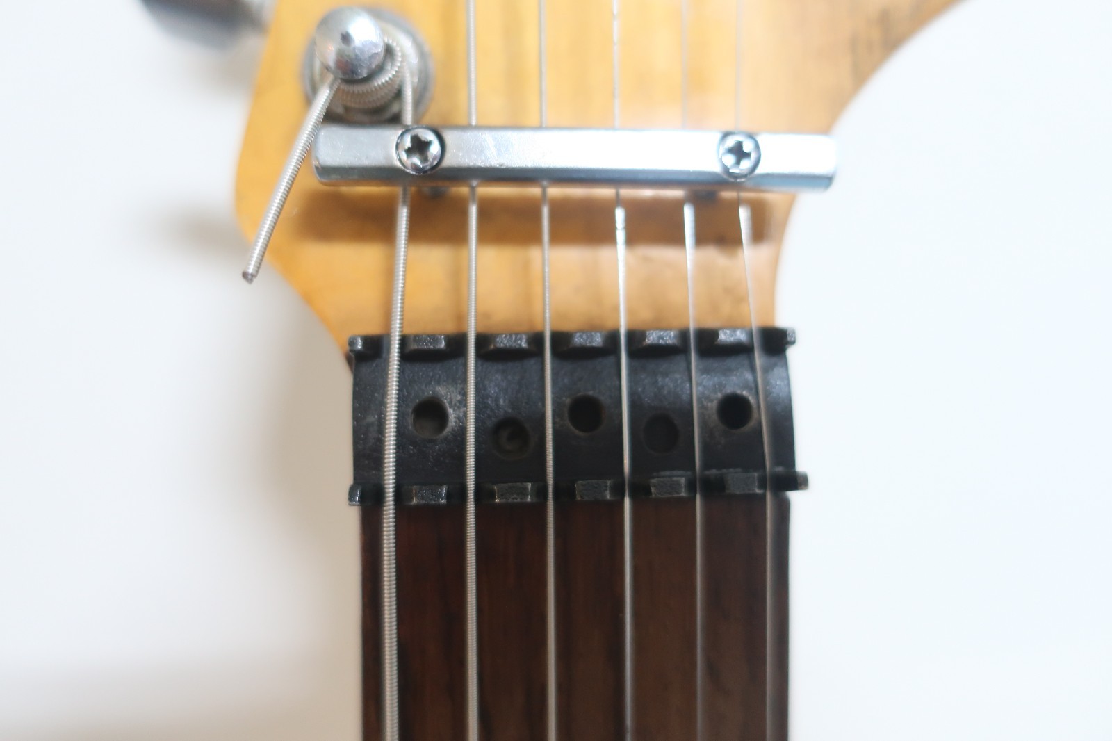 Squier HSS Stratocaster Cream – Fender and Dimarzio Pickups, Coil Split.