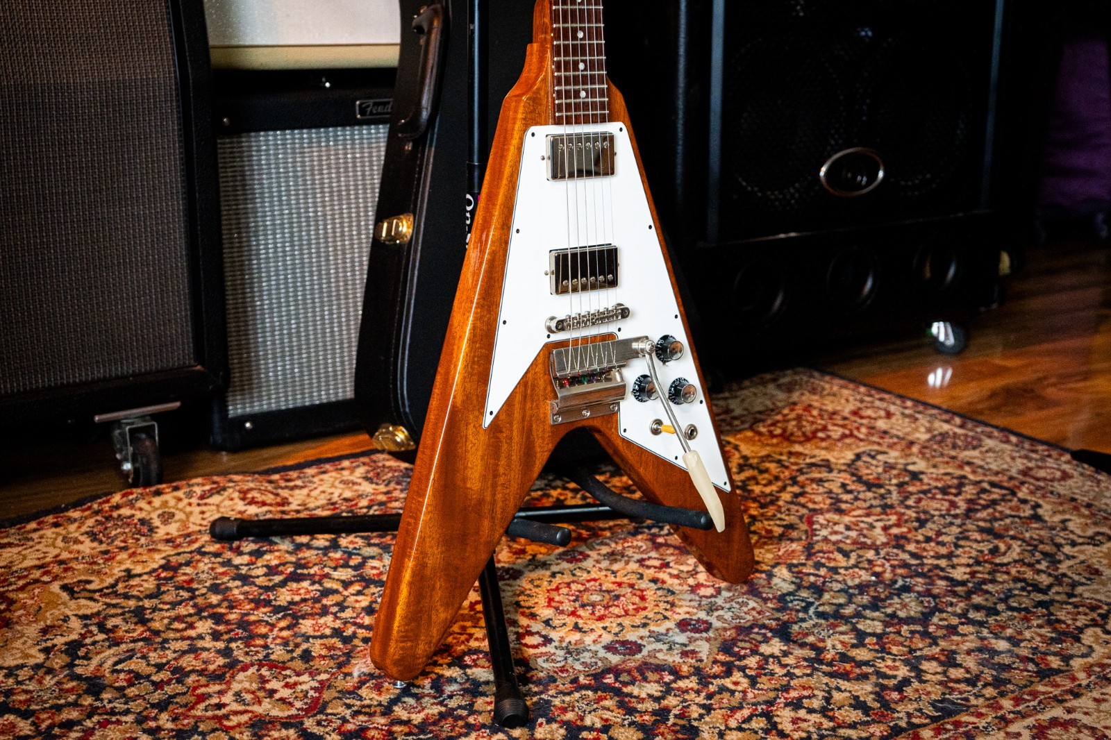 Gibson Custom Shop ’67 Flying V w/ Vibrola 2000 – Natural – MINT – OHSC & Candy