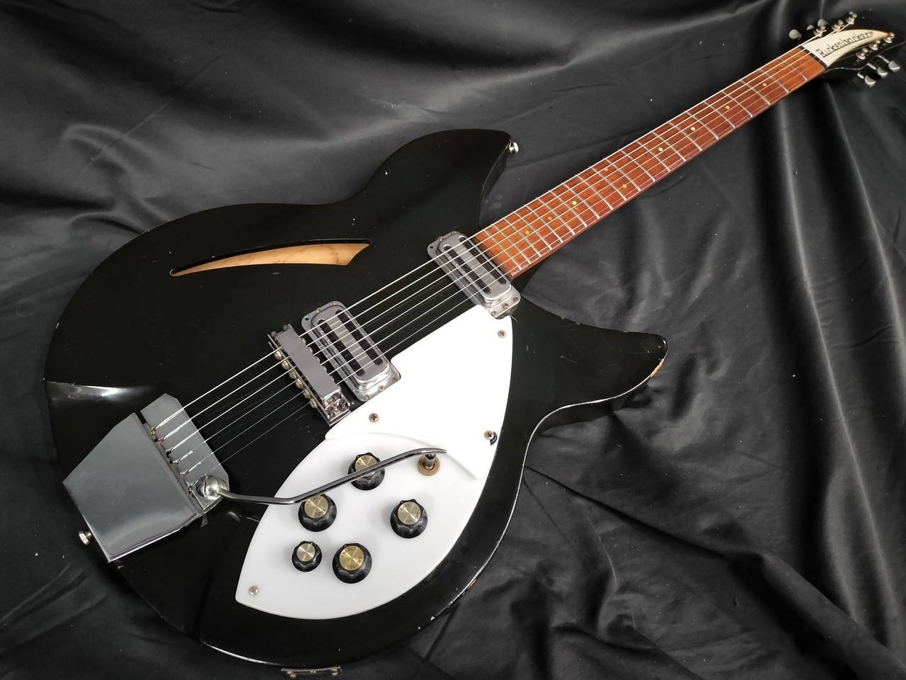 Rickenbacker 335 / Jetglo (1968) Used Electric Guitar