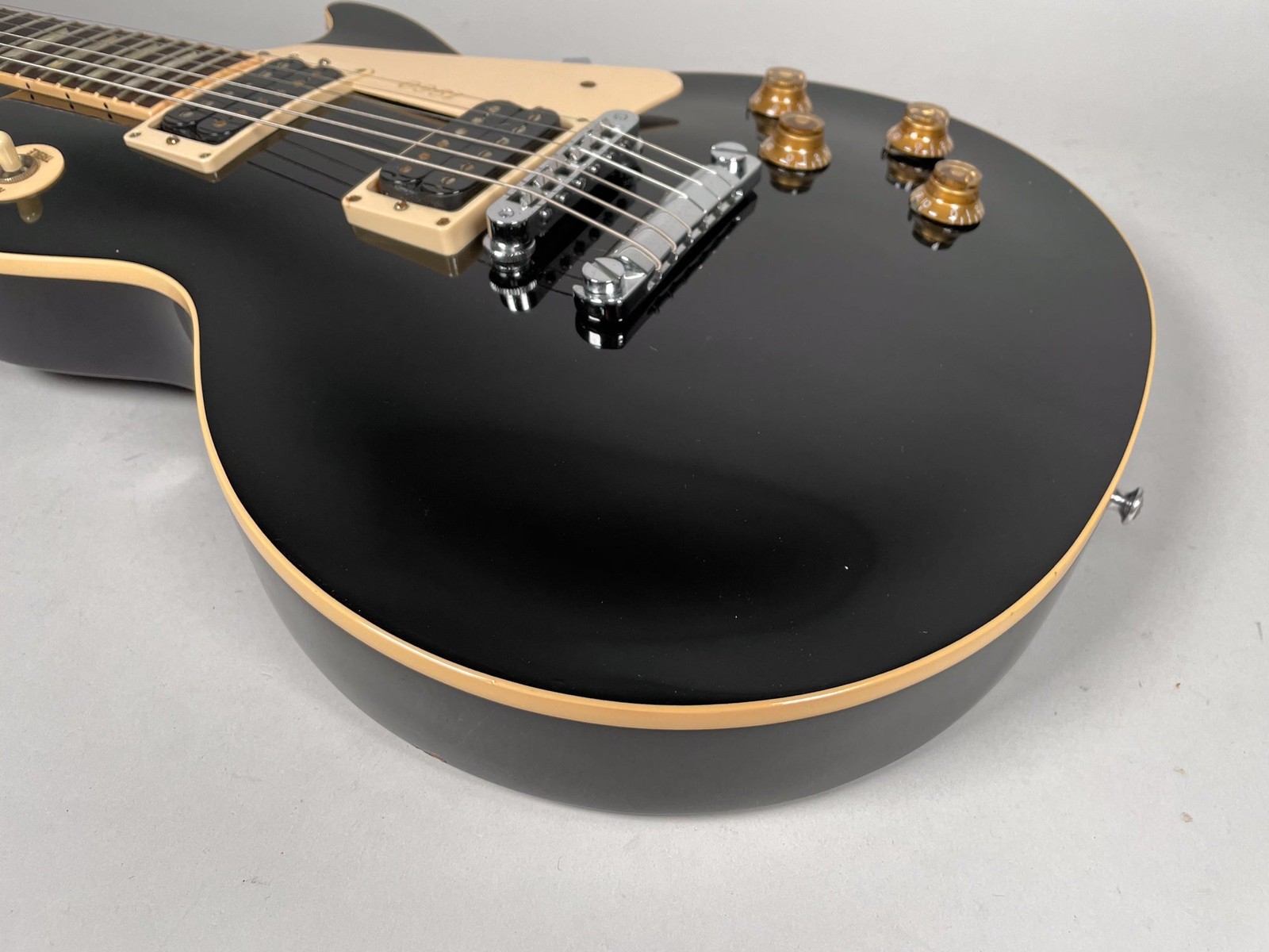 2011 Gibson Les Paul Classic Black Finish w/OHSC