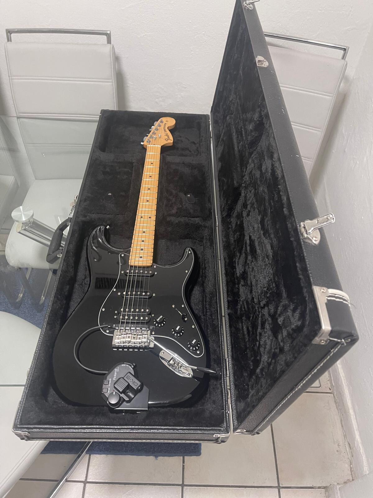 FENDER AMERICAN SPECIAL STRAT HSS AND 13 PIN ROLAND GK-3 PICKUP WITH CASE