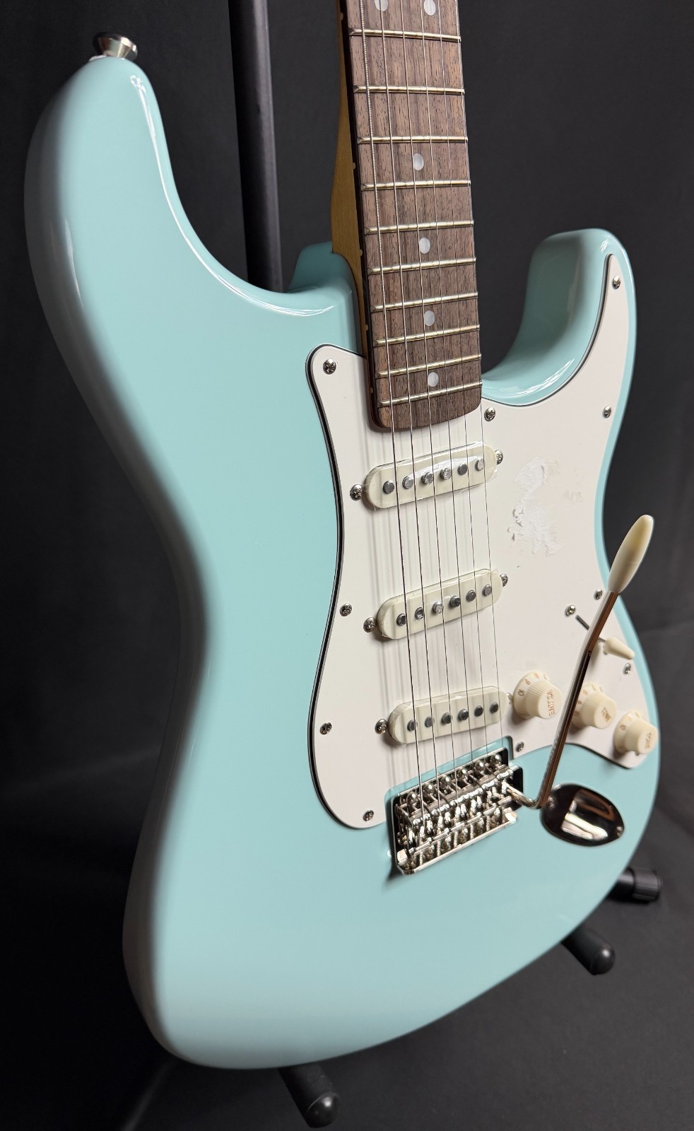 Squier FSR Classic Vibe 70’s Stratocaster Electric Guitar Sonic Blue Finish 680