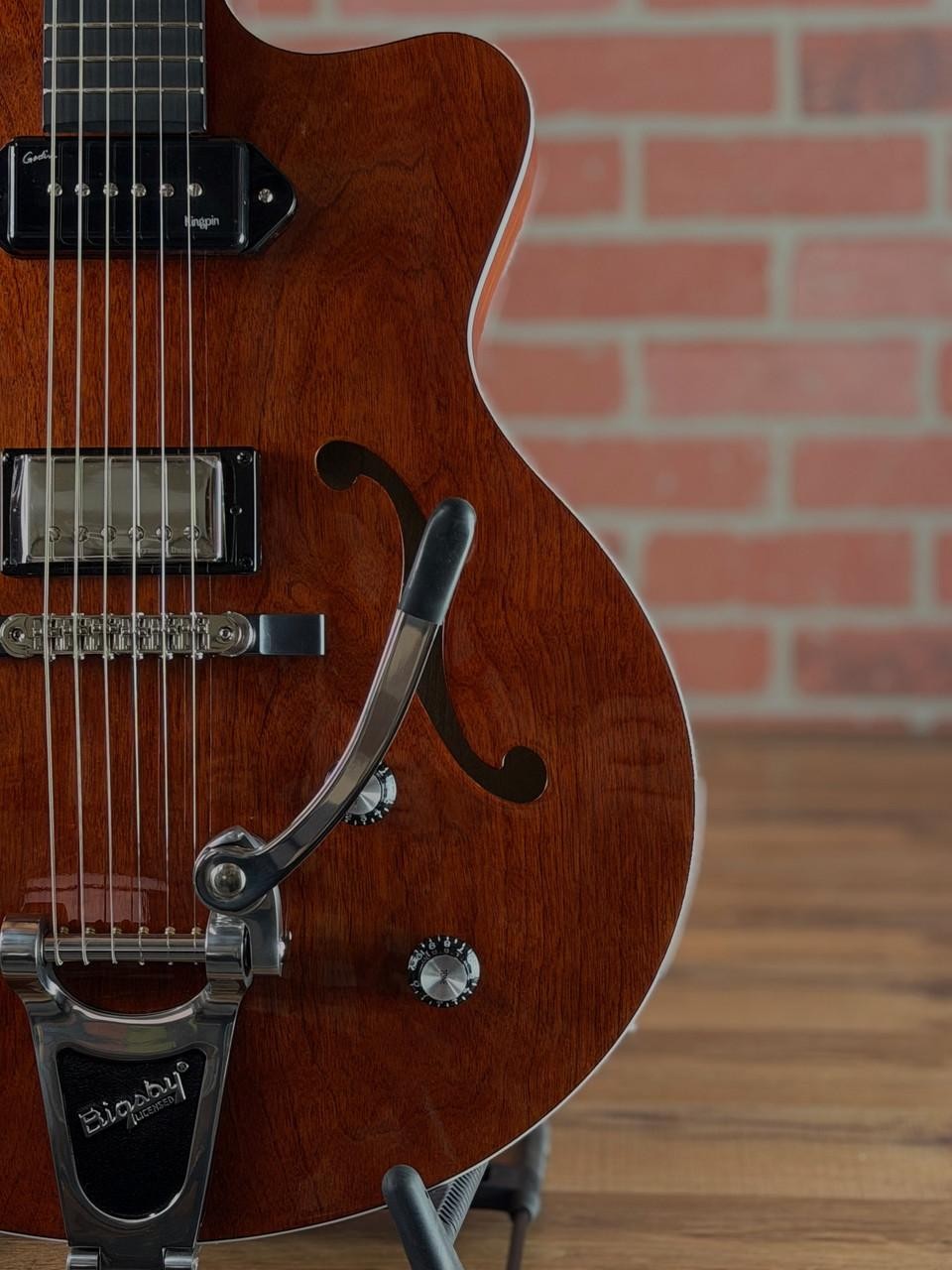Godin 5th Avenue Uptown Custom Hollow-Body Electric Guitar – Havana Brown