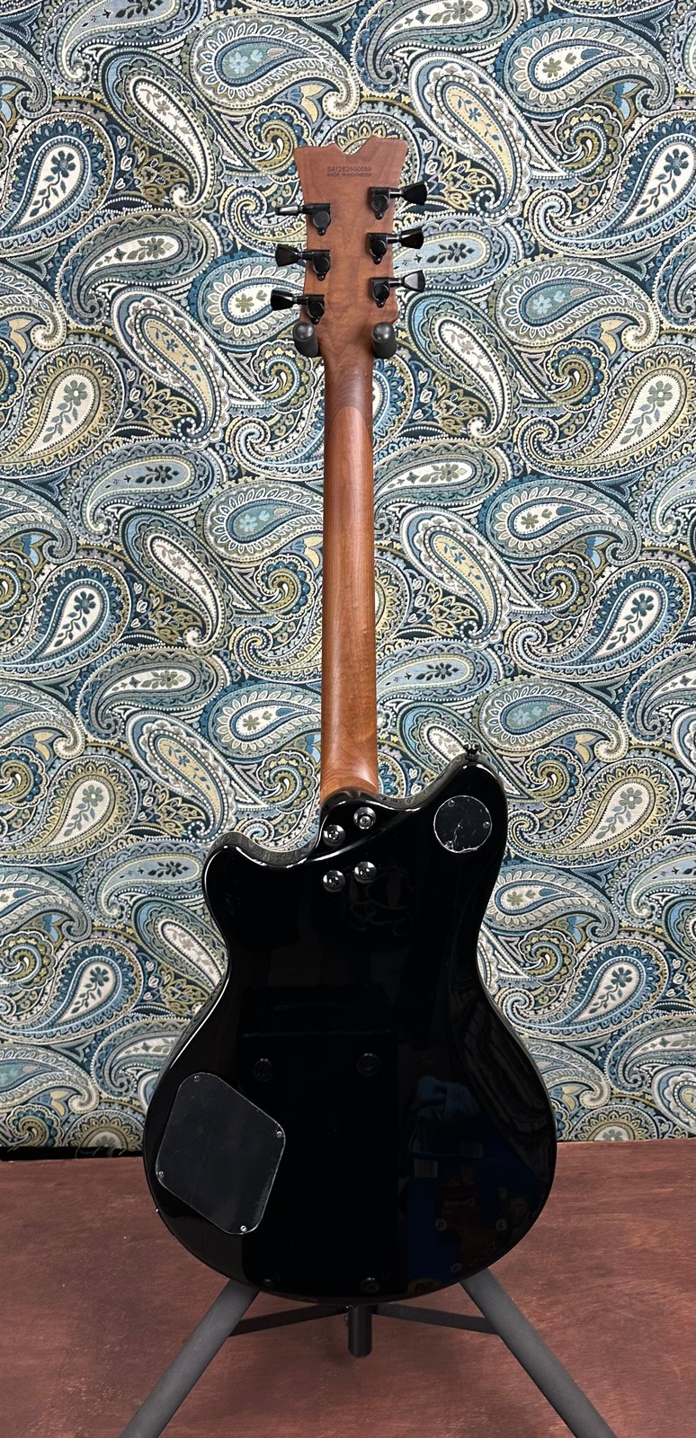 EVH SA-126 Standard in Piano Black Electric Guitar