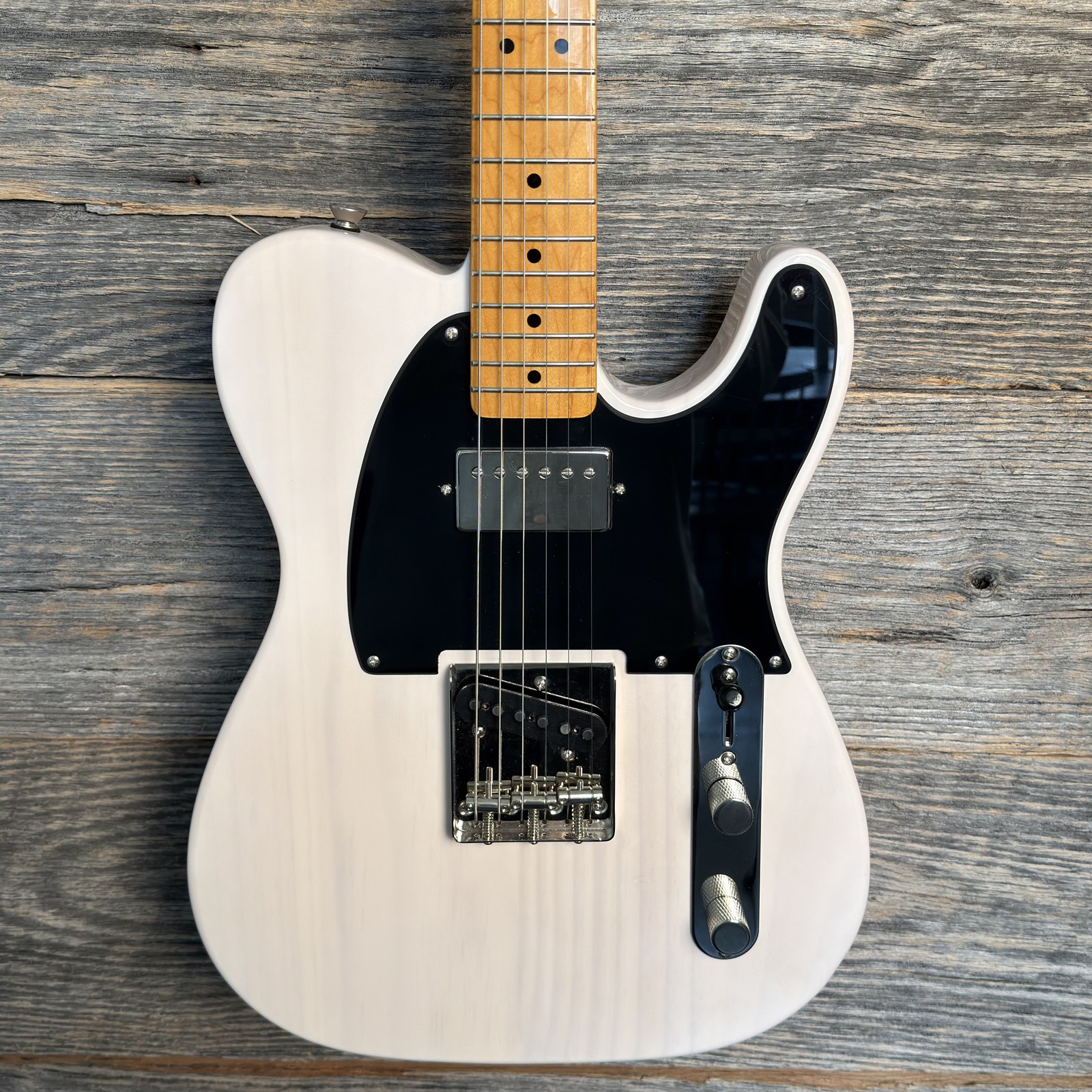 Squier FSR Special Run Classic Vibe ’50s Telecaster SH – White Blonde w/Maple FB