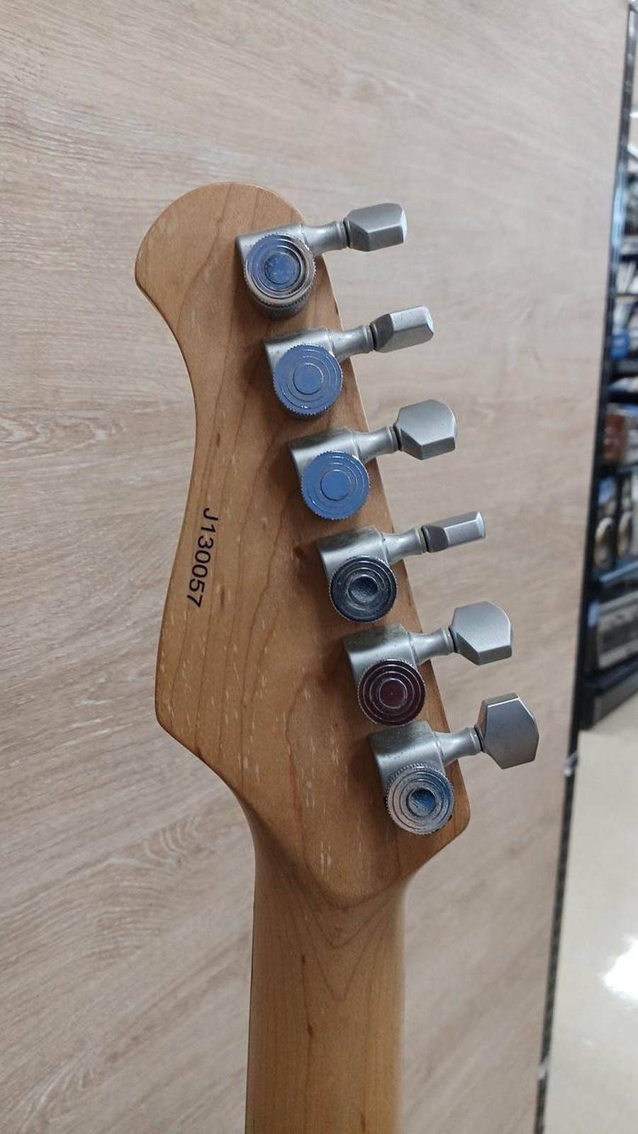 LAIDBACK LST-3HZ Used Pologna body Engineering wood fingerboard w/Gig case
