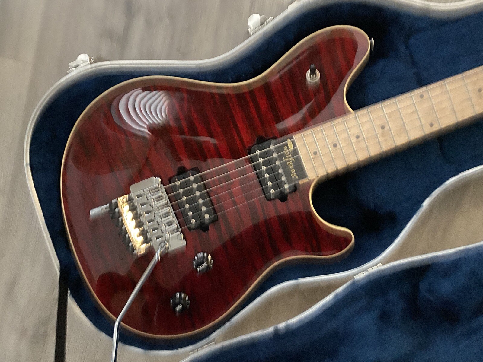 Peavey WOLFGANG “Custom Deluxe” DARK CHERRY FLAME TOP Guitar (unboxed) 04′ EVH