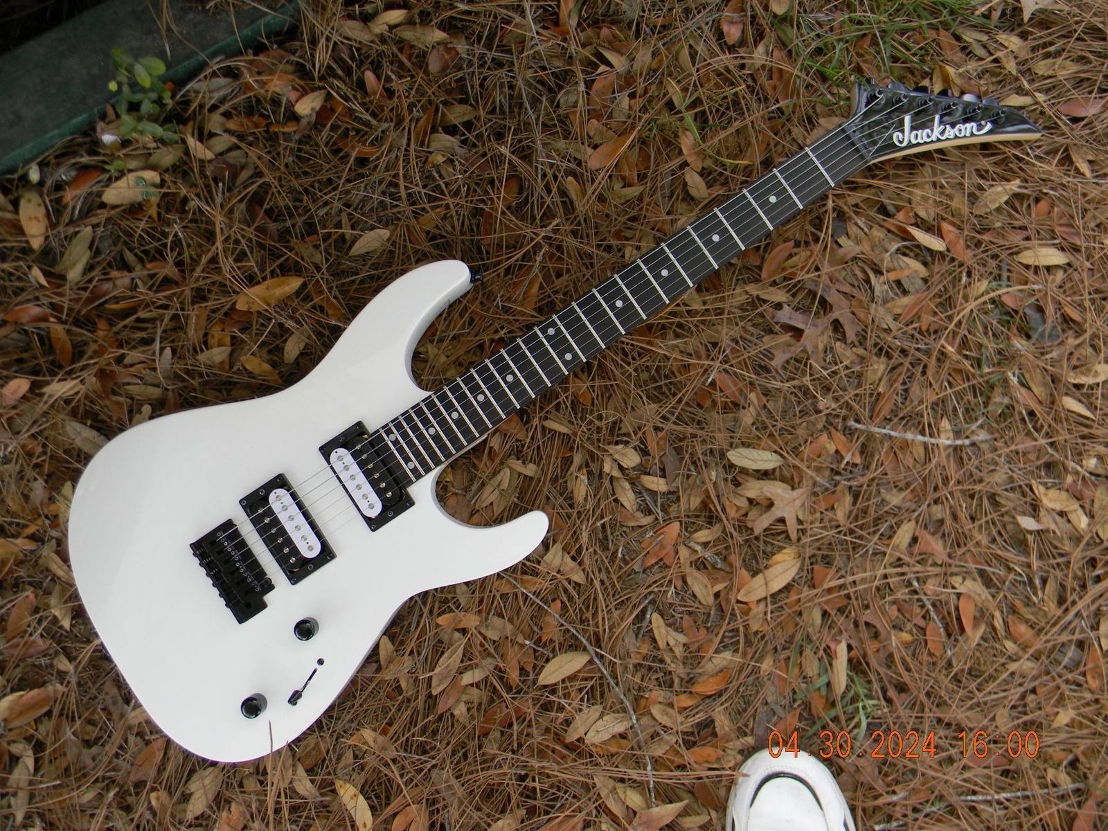 Jackson JS12,Hot Black/White Zebra Humbuckers,Coil Splitting, Black Hardware