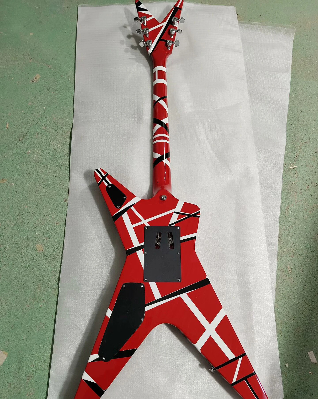 6 Strings Red Electric Guitar Rosewood Fretboard Chrome Hardware