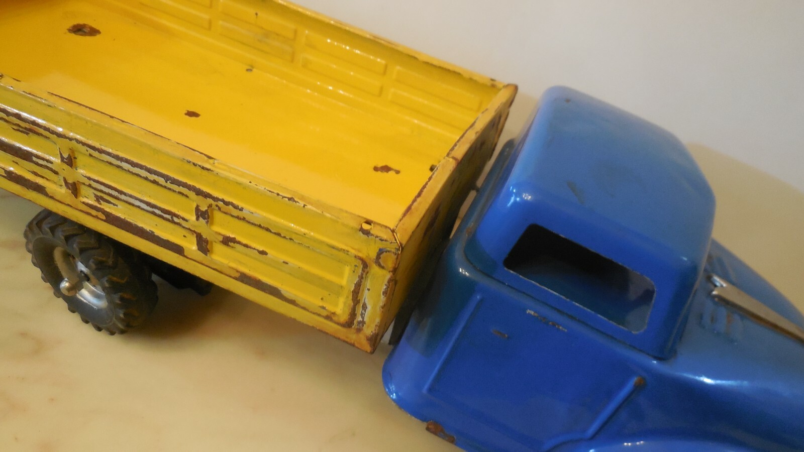 VINTAGE LARGE TIN TOY TRUCK DUNLOP 1950s