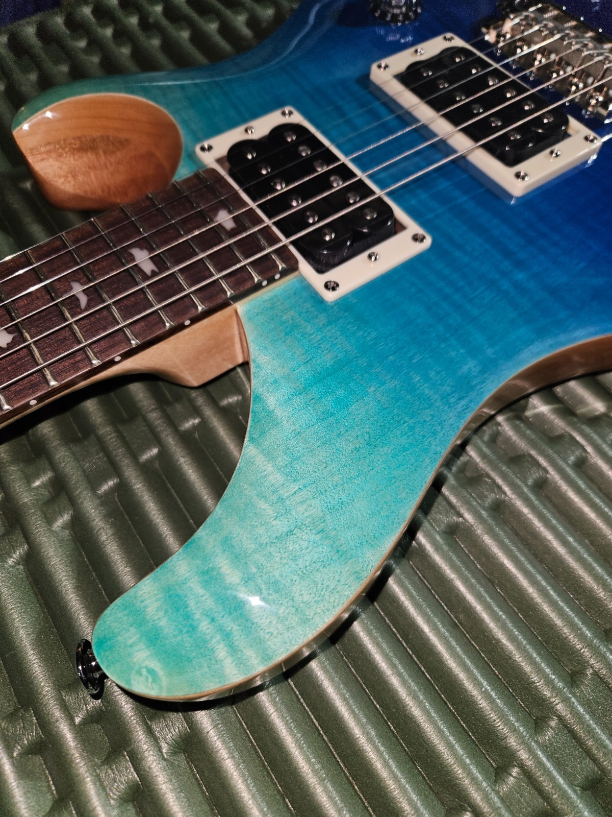 New PRS SE Custom 24 Rare Limited-Edition Electric Guitar Blue Fade