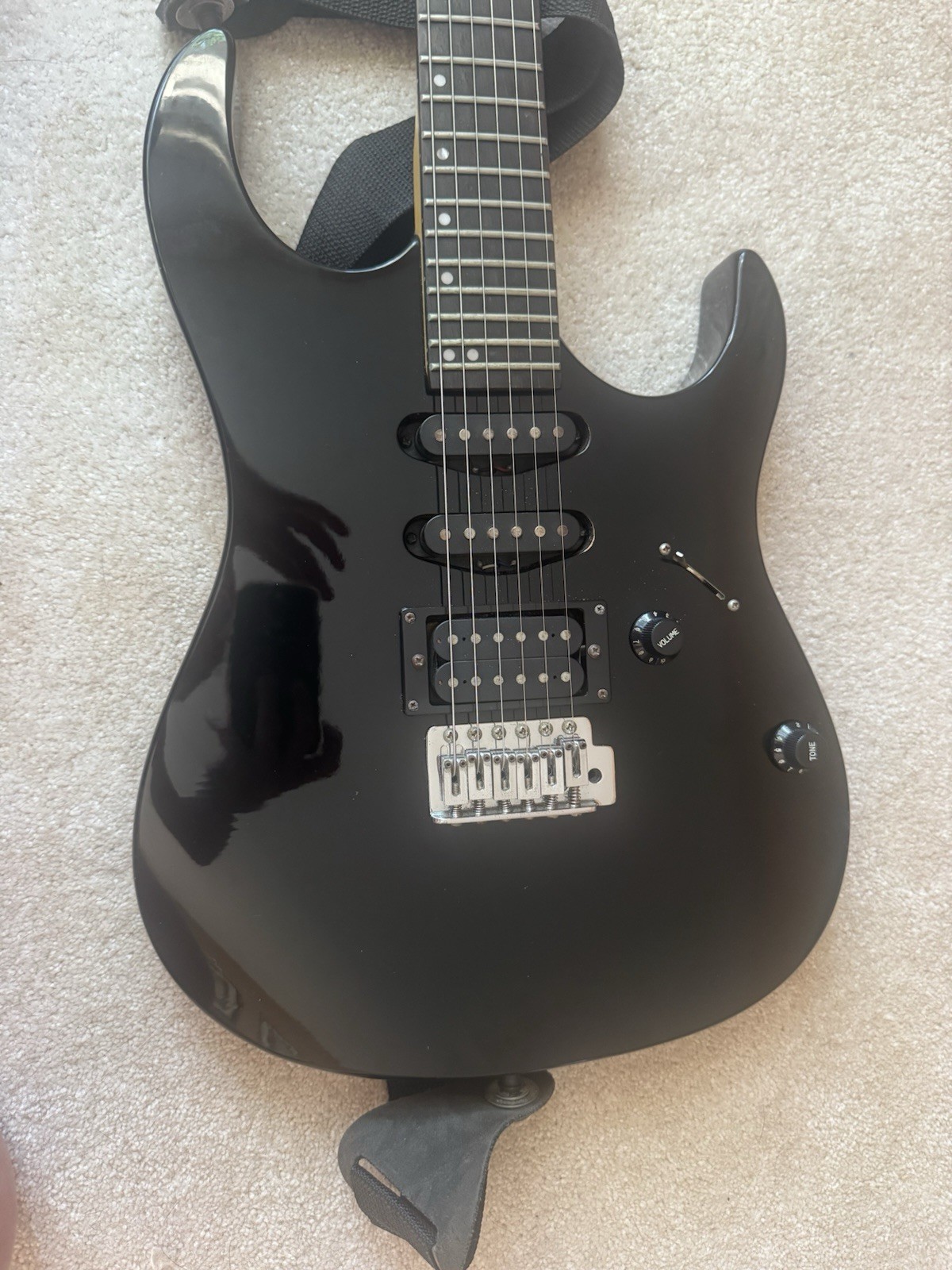 Washburn Mercury Series MG20/B Solid Body Black 6-String RH Electric w/ Gig Bag