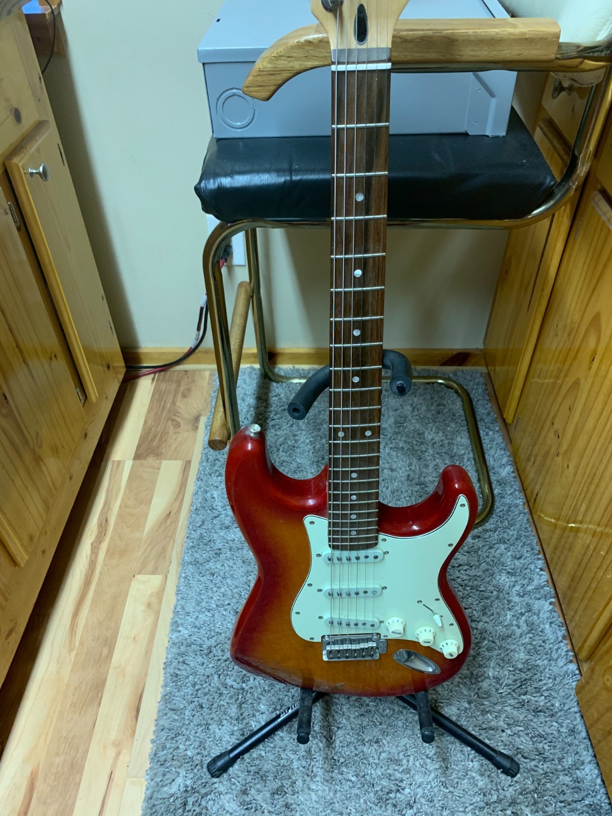Squire Fender Stratocaster Electric Guitar Sienna Sunburst