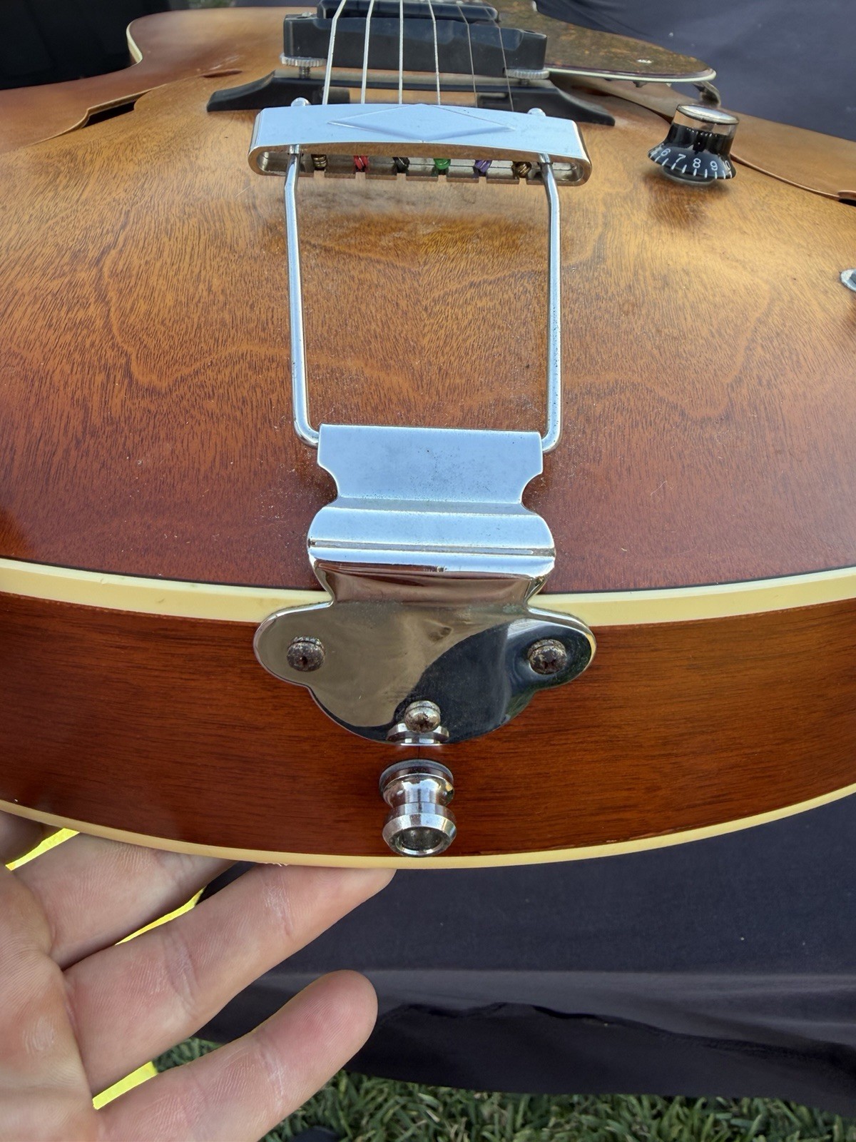 Godin 5th Avenue Kingpin P90 Righty Hollow Body Electric Guitar, Cognac Burst